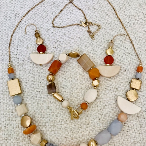 Jewelry Beautiful Necklace, Bracelet and Earrings set - Picture 9 of 16